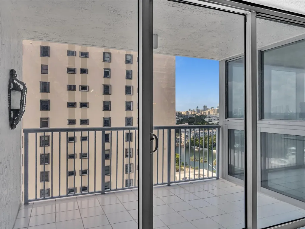 2655 Collins Avenue Miami Beach FL 33140