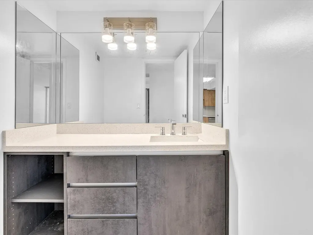 2655 Collins Avenue Miami Beach FL 33140