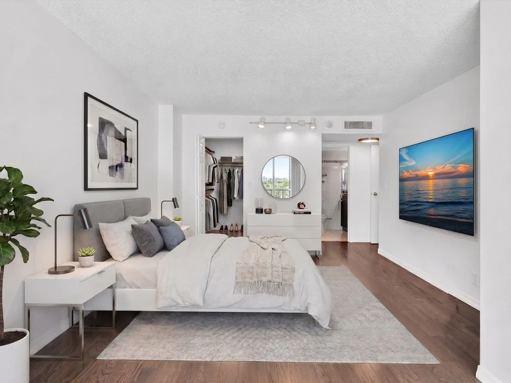 2655 Collins Avenue Miami Beach FL 33140