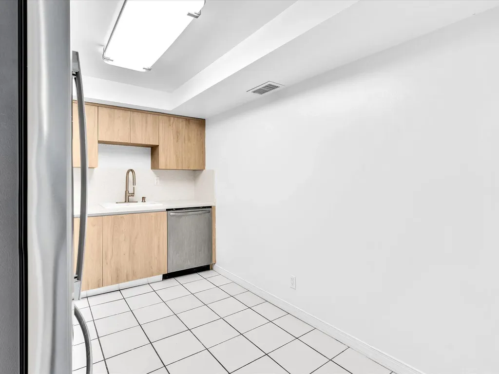 2655 Collins Avenue Miami Beach FL 33140