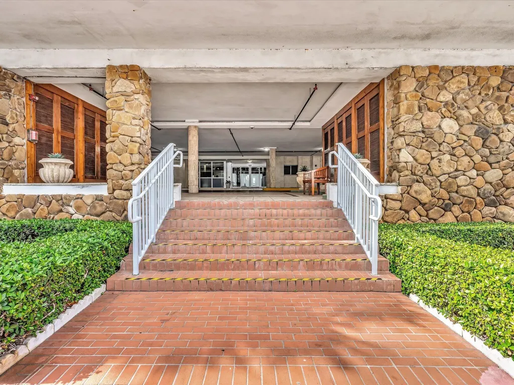 2655 Collins Avenue Miami Beach FL 33140
