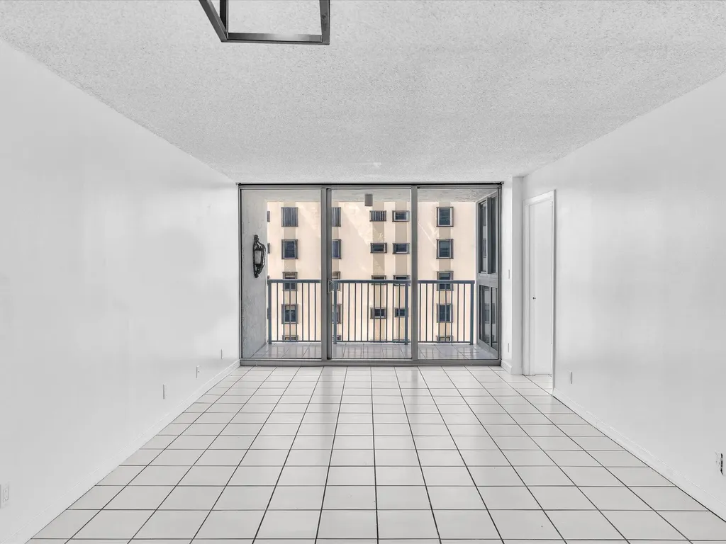 2655 Collins Avenue Miami Beach FL 33140