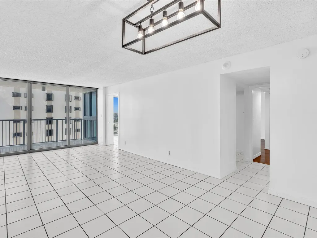 2655 Collins Avenue Miami Beach FL 33140
