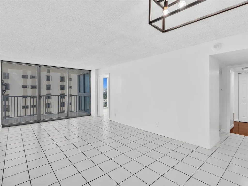 2655 Collins Avenue Miami Beach FL 33140