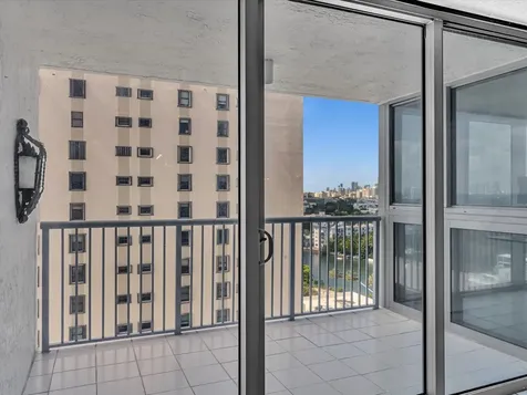 2655 Collins Avenue Miami Beach FL 33140