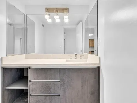 2655 Collins Avenue Miami Beach FL 33140