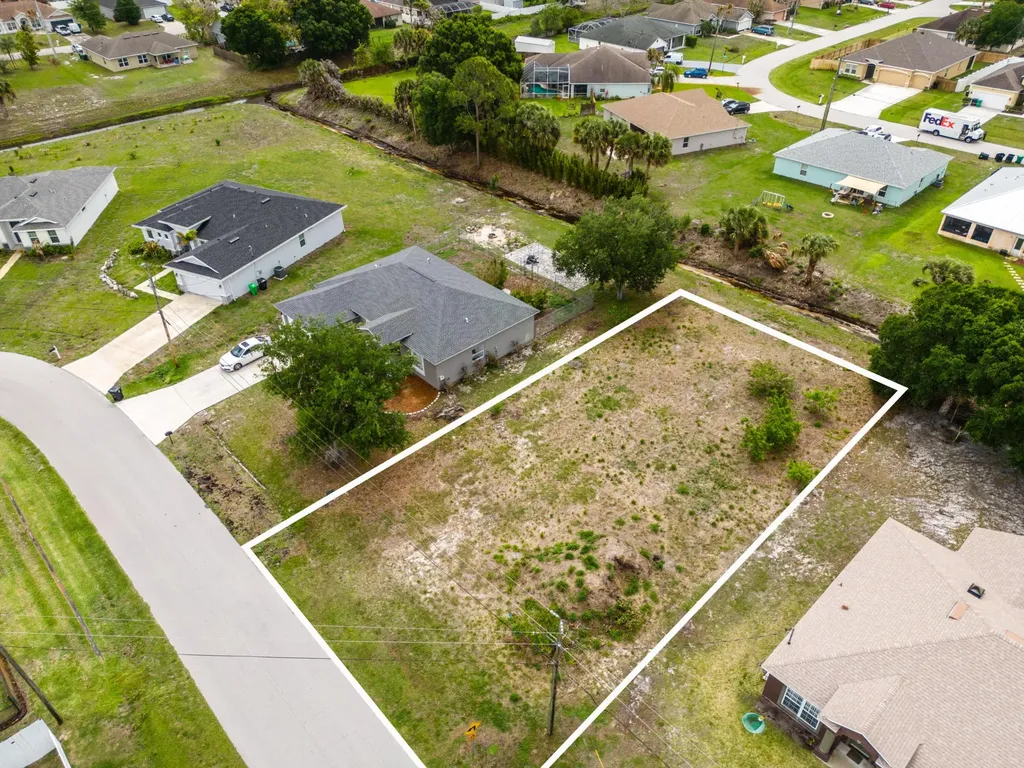 1110 SW Hunnicut Avenue Port St Lucie FL 34953
