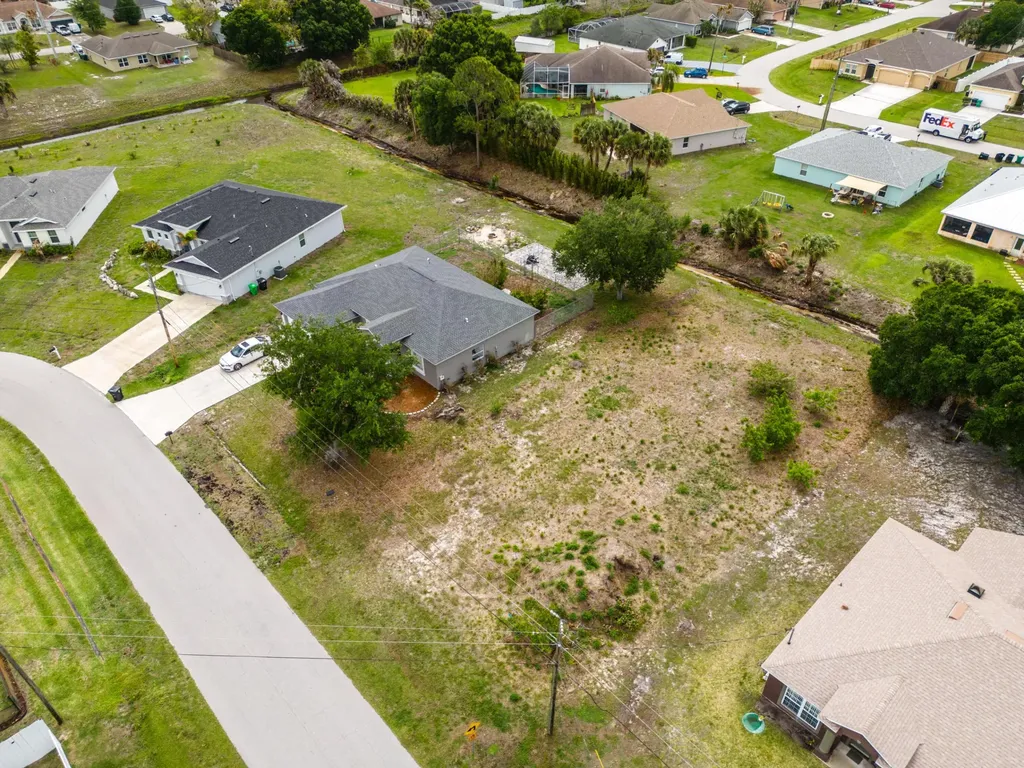 1110 SW Hunnicut Avenue Port St Lucie FL 34953