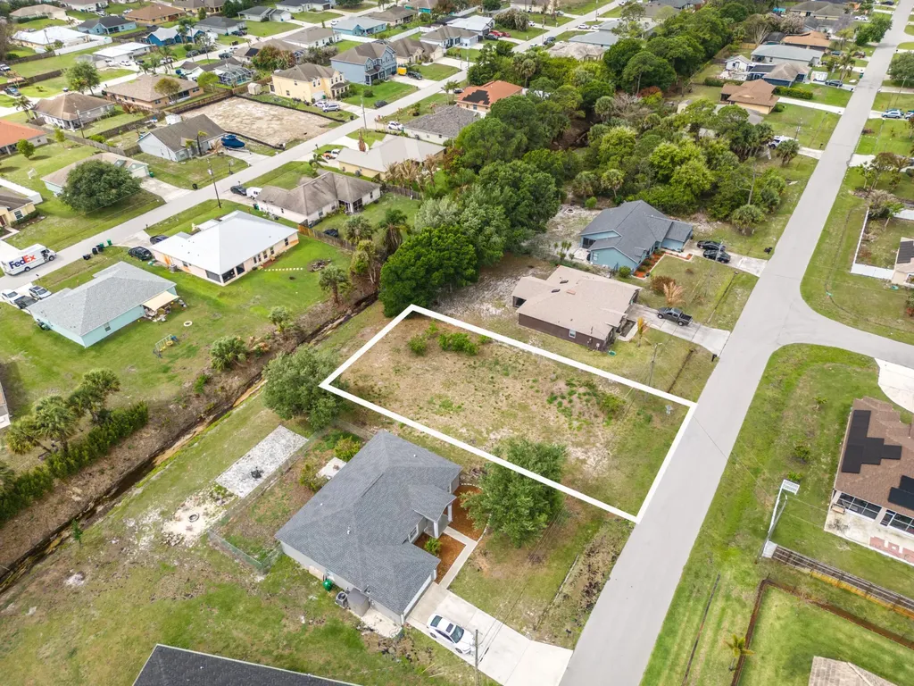 1110 SW Hunnicut Avenue Port St Lucie FL 34953