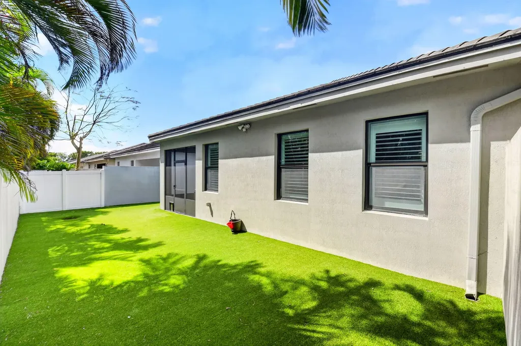 7527 Moonrise Drive Lake Worth FL 33467