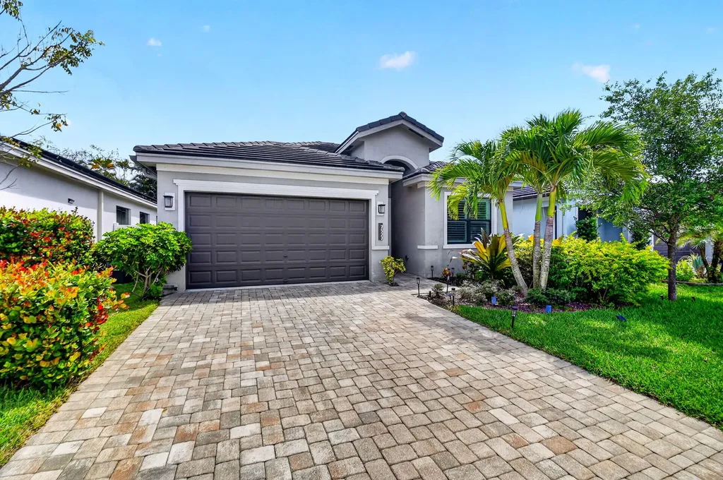 7527 Moonrise Drive Lake Worth FL 33467