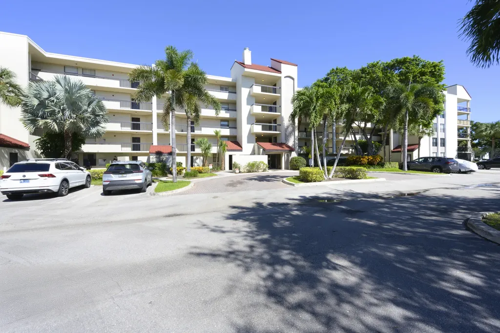825 Egret Circle Delray Beach FL 33444