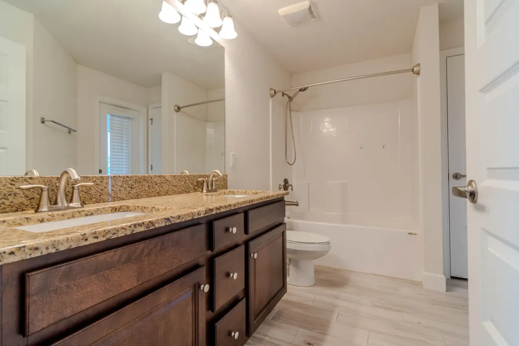 1513 NE 43rd Terrace Cape Coral FL 33909