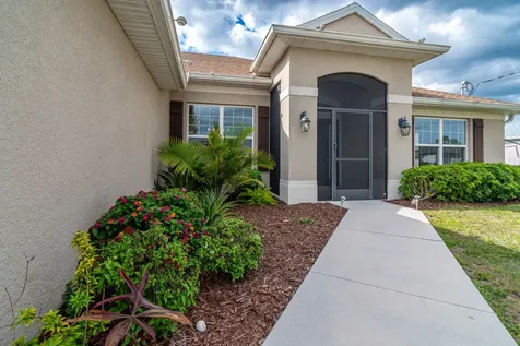 1513 NE 43rd Terrace Cape Coral FL 33909