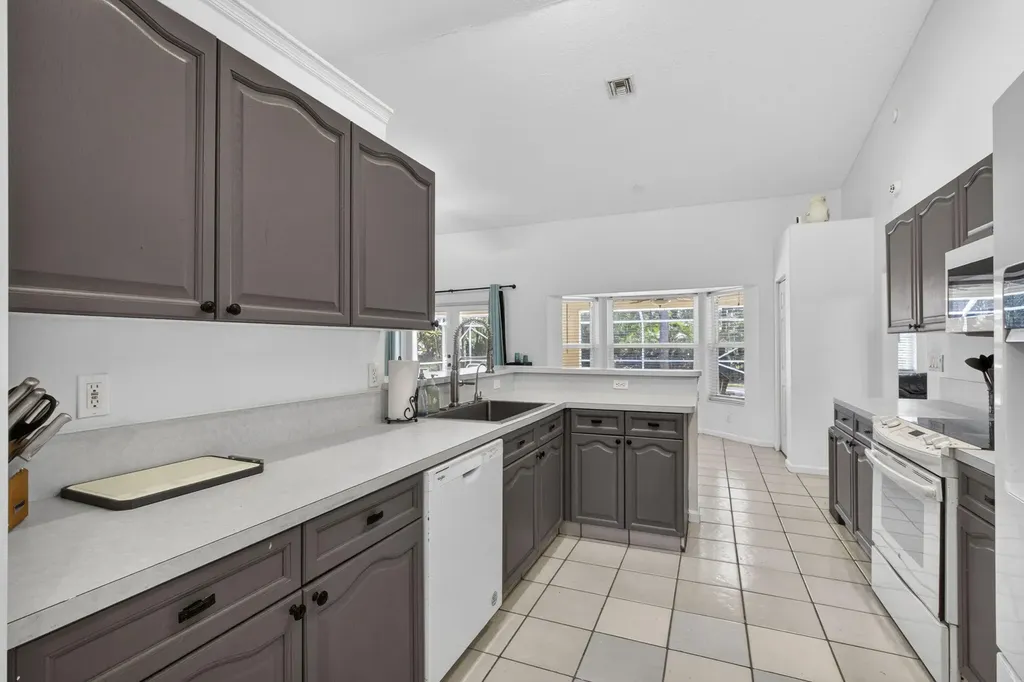 15590 N 77th Place N The Acreage FL 33470