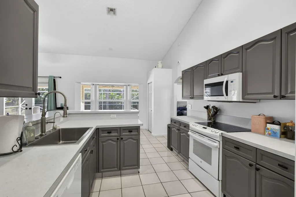 15590 N 77th Place N The Acreage FL 33470