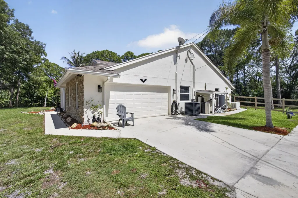 15590 N 77th Place N The Acreage FL 33470
