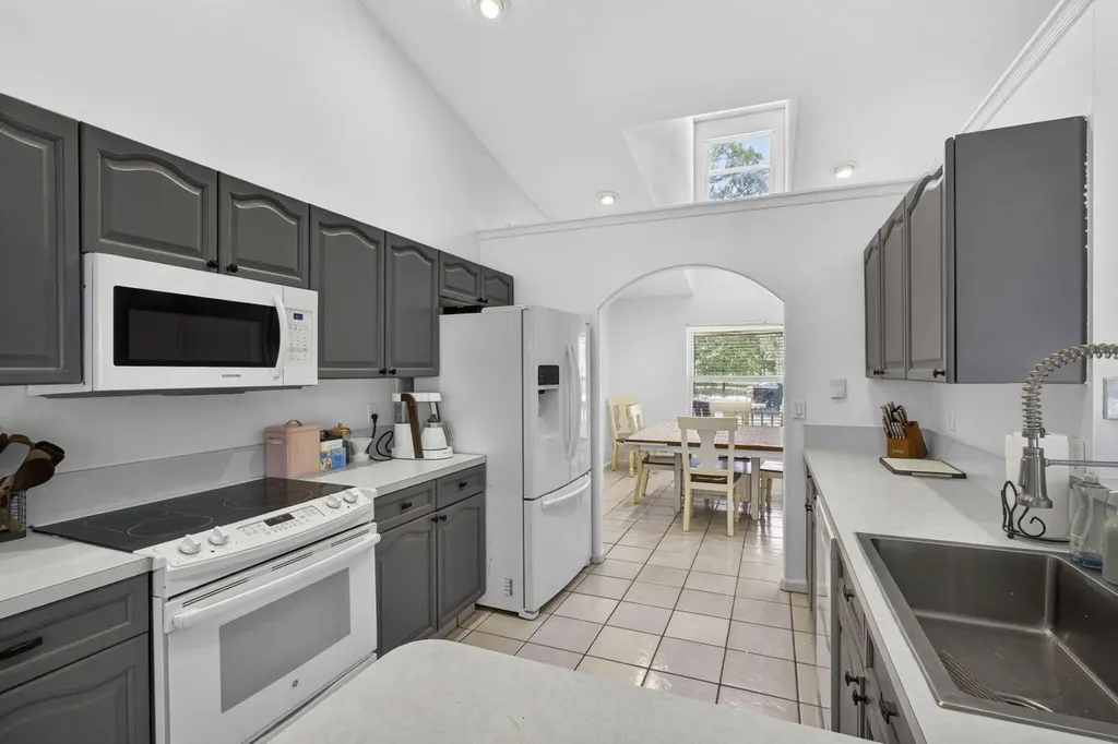 15590 N 77th Place N The Acreage FL 33470