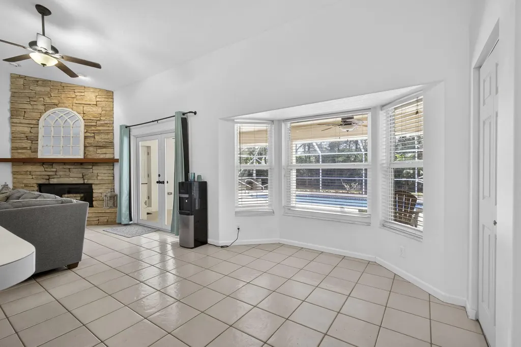 15590 N 77th Place N The Acreage FL 33470