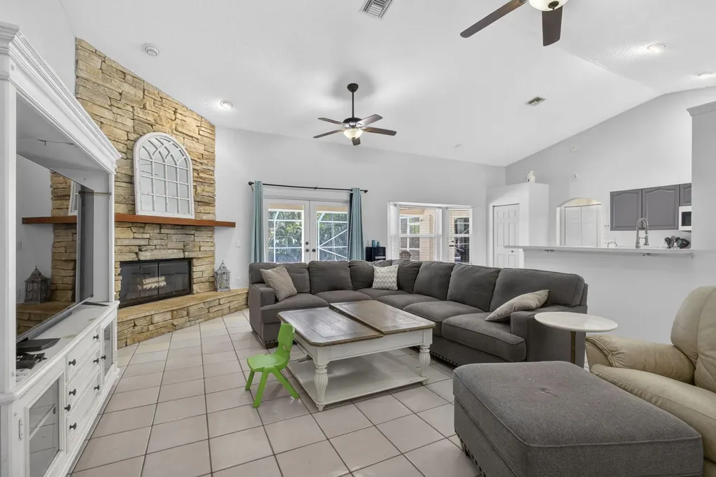 15590 N 77th Place N The Acreage FL 33470