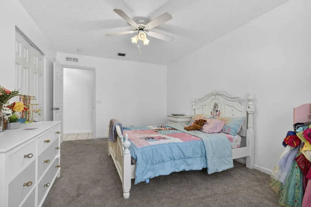 15590 N 77th Place N The Acreage FL 33470