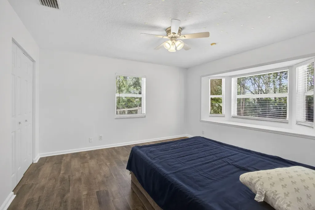 15590 N 77th Place N The Acreage FL 33470