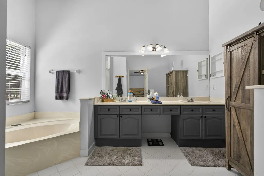 15590 N 77th Place N The Acreage FL 33470