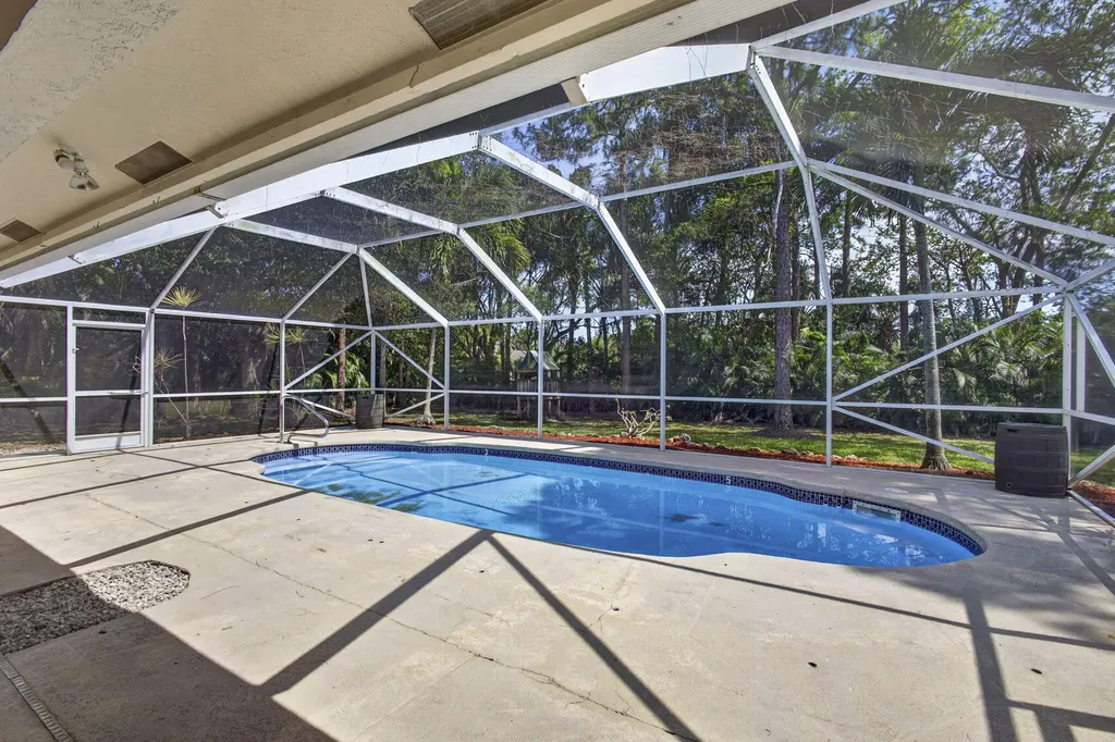 15590 N 77th Place N The Acreage FL 33470