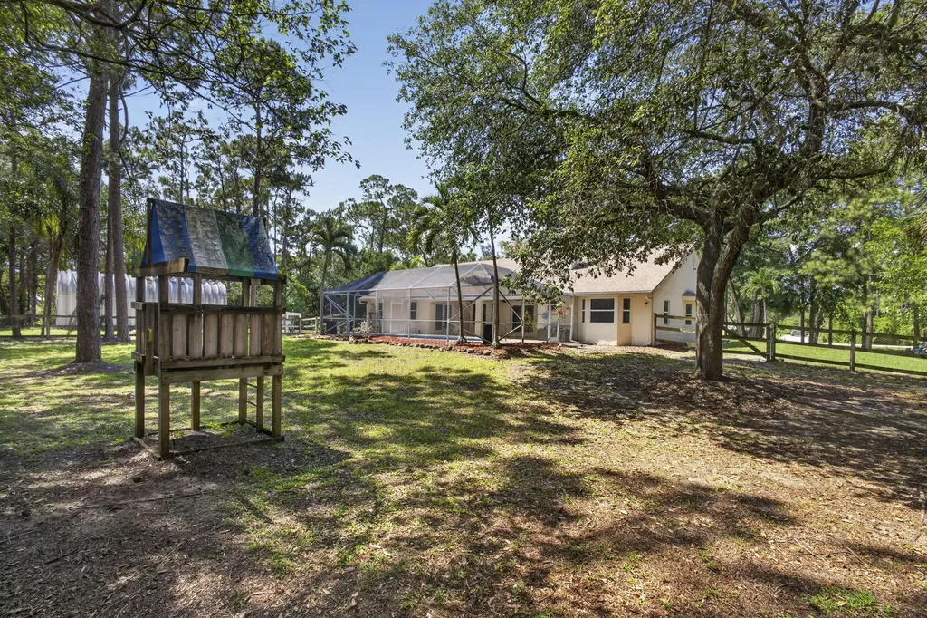 15590 N 77th Place N The Acreage FL 33470