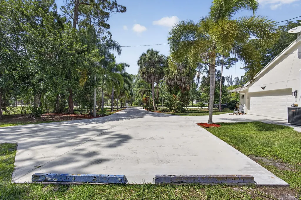 15590 N 77th Place N The Acreage FL 33470
