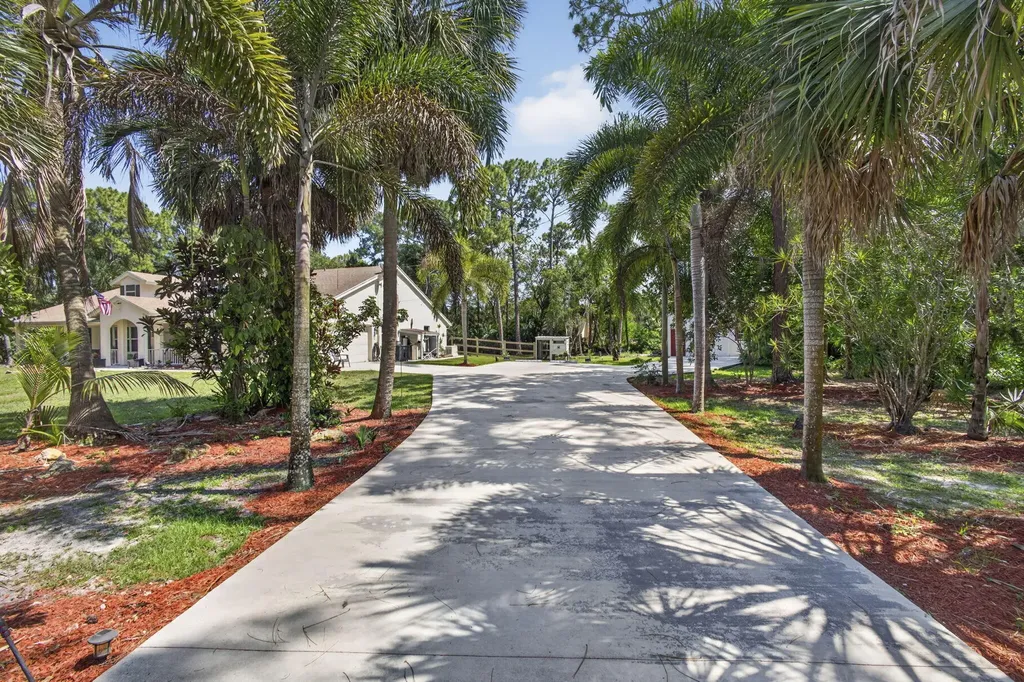 15590 N 77th Place N The Acreage FL 33470