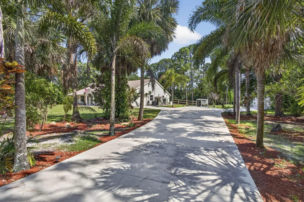 15590 N 77th Place N The Acreage FL 33470