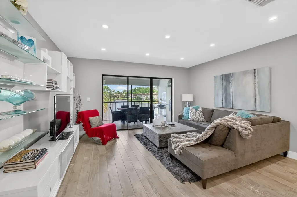 9299 Vista Del Lago Boca Raton FL 33428