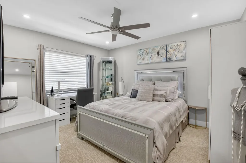 9299 Vista Del Lago Boca Raton FL 33428
