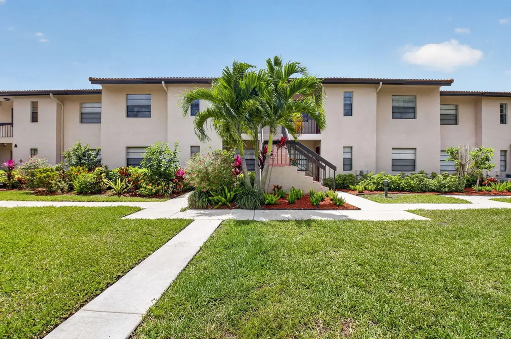 9299 Vista Del Lago Boca Raton FL 33428