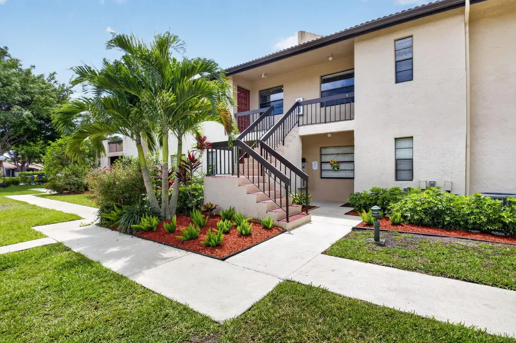 9299 Vista Del Lago Boca Raton FL 33428