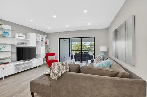 9299 Vista Del Lago Boca Raton FL 33428