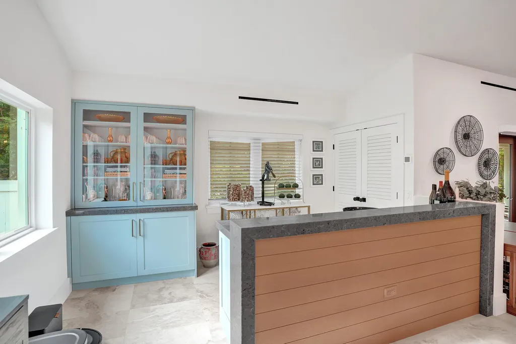 2421 NE 12th Street Fort Lauderdale FL 33304