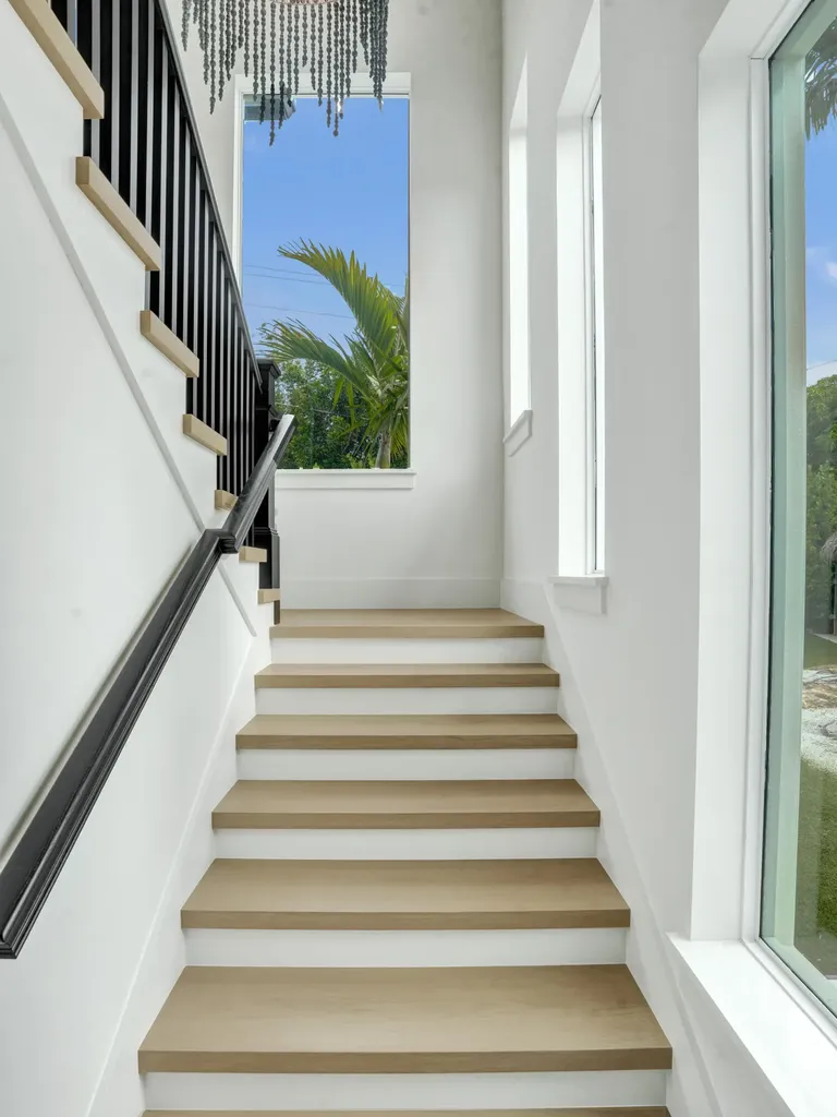 2421 NE 12th Street Fort Lauderdale FL 33304