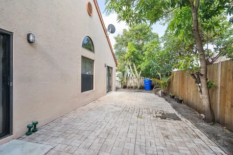 904 Magnolia Avenue North Lauderdale FL 33068