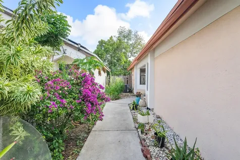 904 Magnolia Avenue North Lauderdale FL 33068