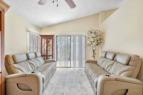 904 Magnolia Avenue North Lauderdale FL 33068