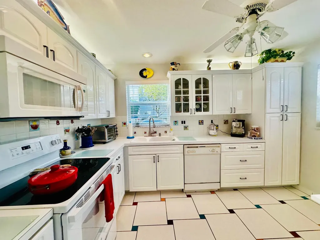 19 Colonial Club Drive Boynton Beach FL 33435