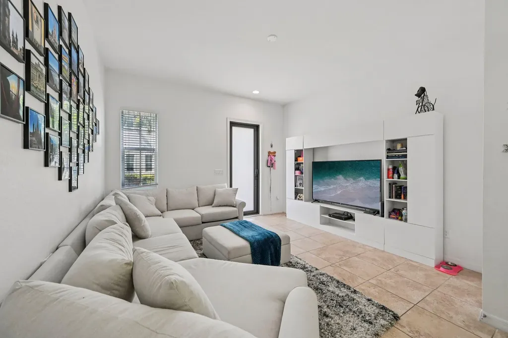 482 Graham Place Boynton Beach FL 33435