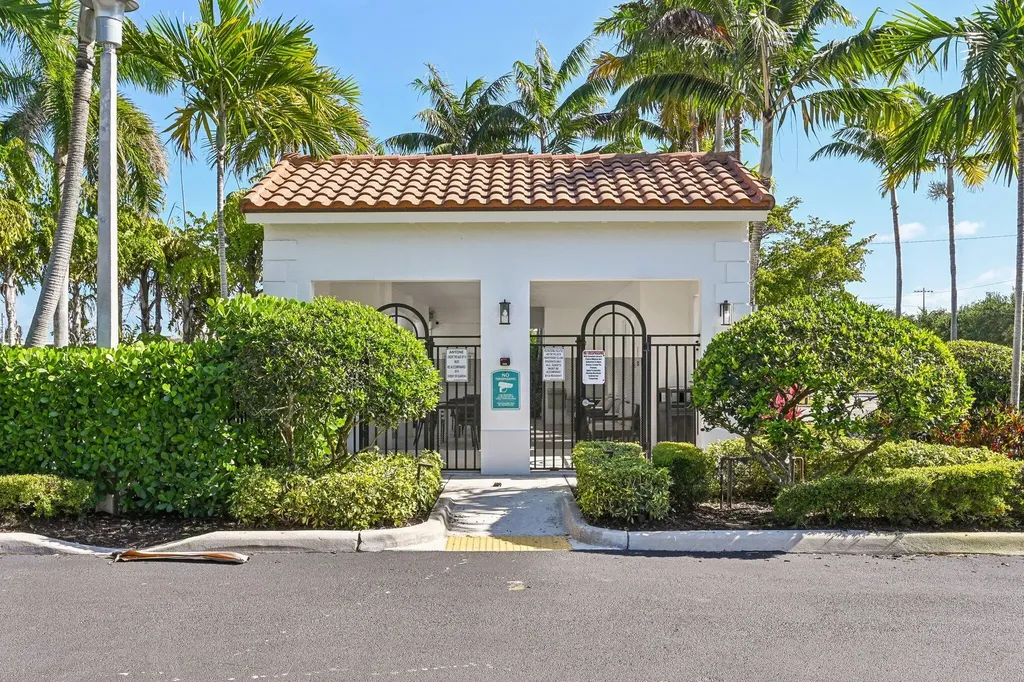 482 Graham Place Boynton Beach FL 33435