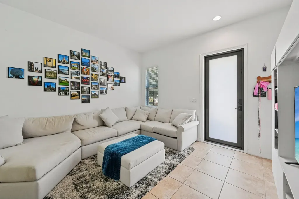 482 Graham Place Boynton Beach FL 33435