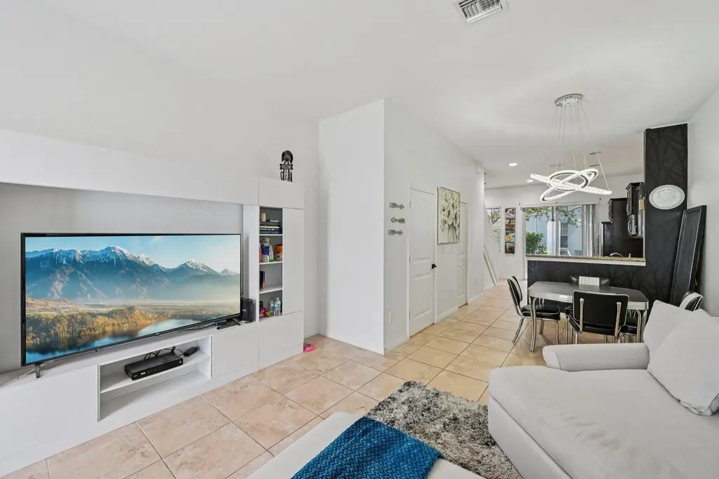 482 Graham Place Boynton Beach FL 33435