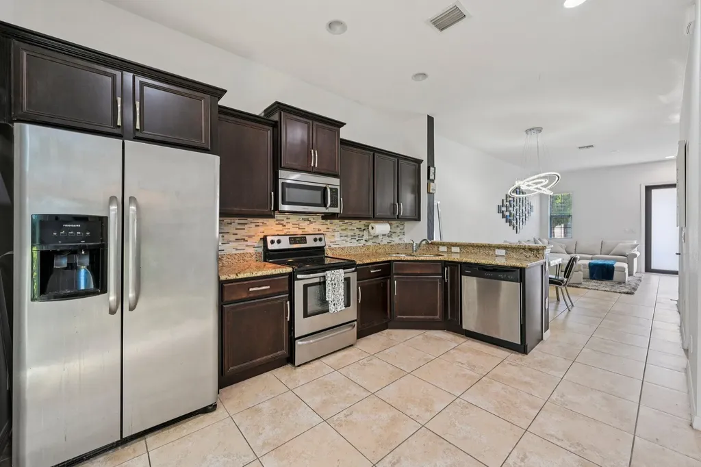 482 Graham Place Boynton Beach FL 33435