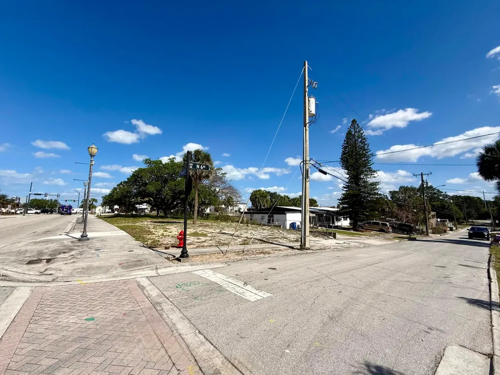 424 N 6th Street Fort Pierce FL 34950