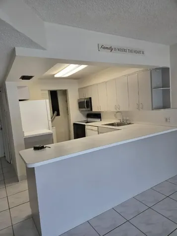 8040 N Colony Circle Tamarac FL 33321